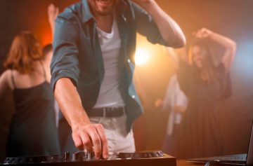 Описание, елементи и функции на  DJ контролери